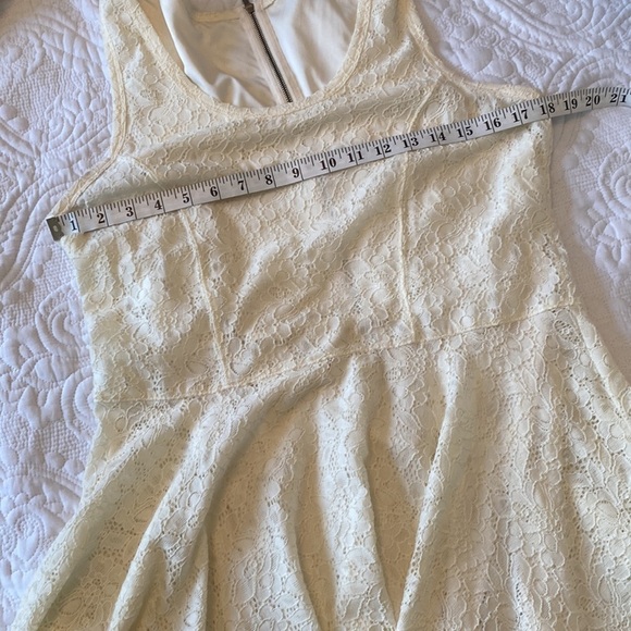 Express fit and flare off white lace dress - Picture 9 of 11